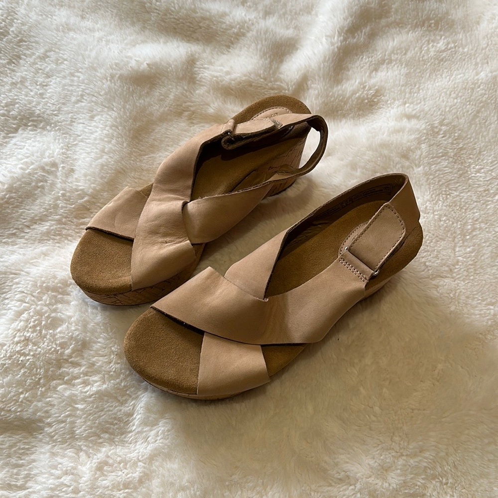 Clarks Womens Platform Sandals NWOT